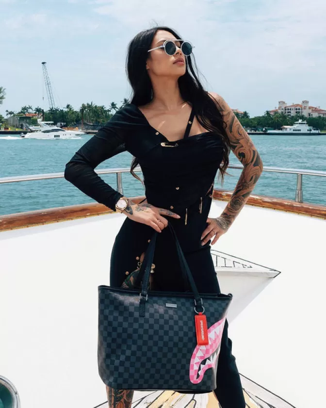 Borsa Zainetto Sprayground - Squali Nuotano in un Mare di Caramelle, Stampa Unica per Stile Streetwear