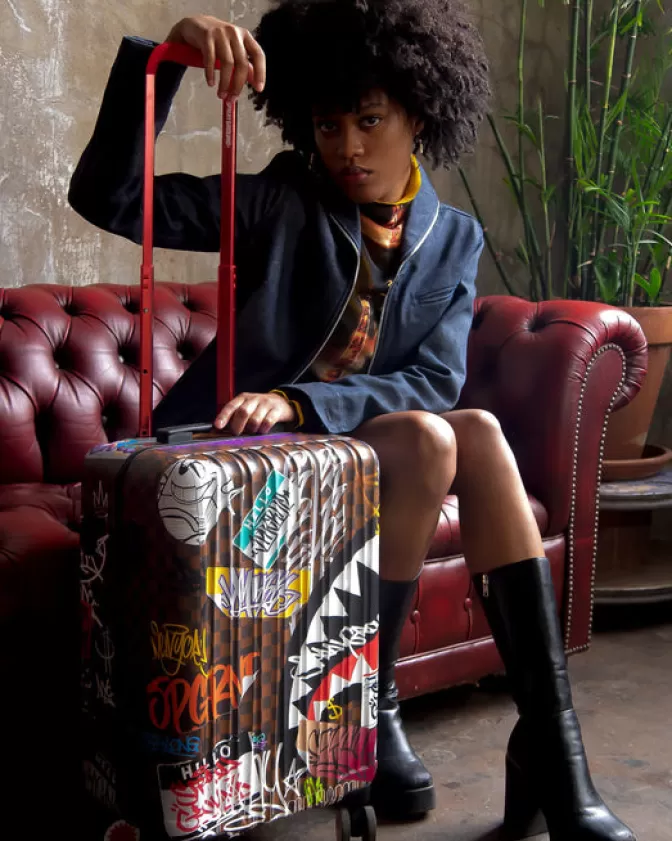 Sprayground | Valigia Rigida Cabina SharknauTIc – Edizione Limitata Sharks in Paris, Tendenze Streetwear 2024