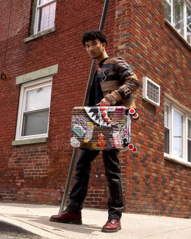 Sprayground | Valigia Rigida Cabina SharknauTIc – Edizione Limitata Sharks in Paris, Tendenze Streetwear 2024