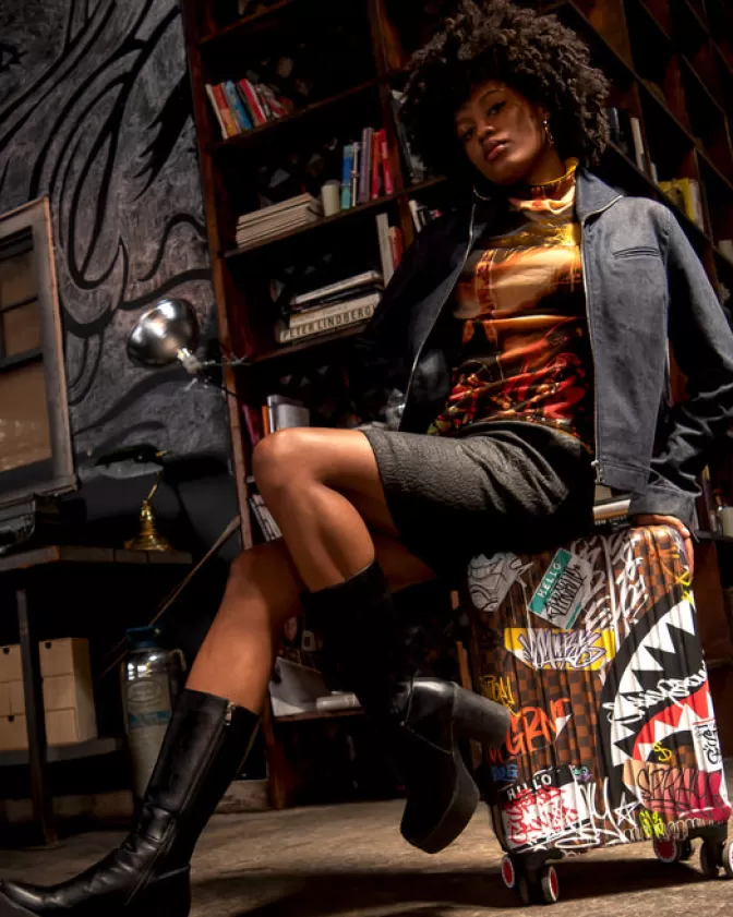 Sprayground | Valigia Rigida Cabina SharknauTIc – Edizione Limitata Sharks in Paris, Tendenze Streetwear 2024