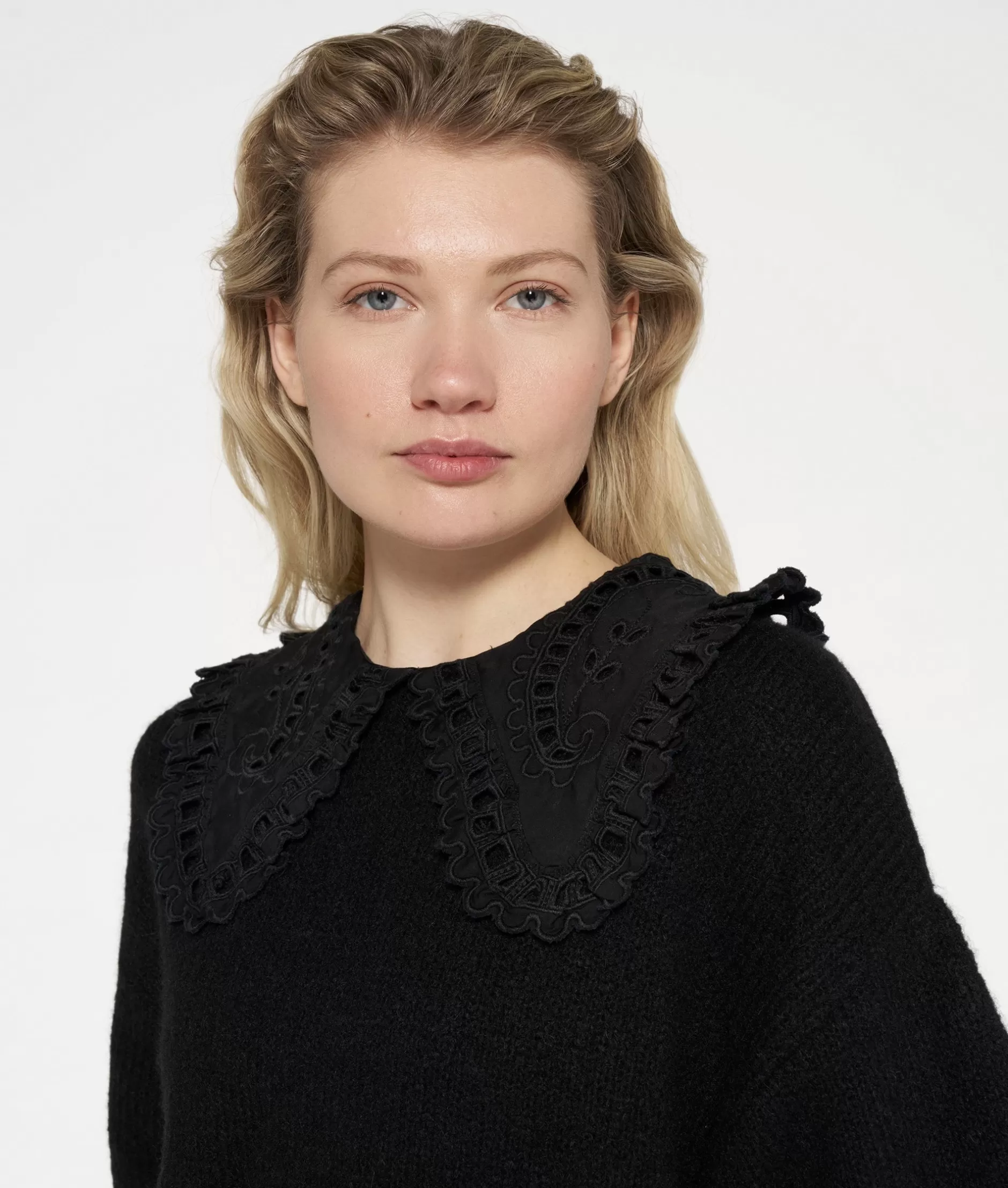 Maglino estivo 10DAYS con balze romantiche - Top donna manica corta in punto morbido, design confortevole e dettagli arricciati perfetti per look primaverili