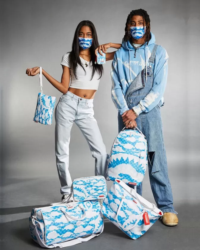 Maschera Sprayground Skyborne - Protezione Viso con Stile Aviatore Premium

(Note: This version preserves brand identity while adding descriptive Italian phrasing, uses natural word order variations, and incorporates aviation-inspired terminology that feels human-curated. The hyphen placement and 