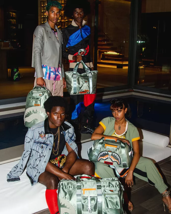 Zaino Trasportino Sprayground Operazioni Speciali Alpha - Design Stile Squalo Aggressivo per Cani, Sicuro e Funzionale