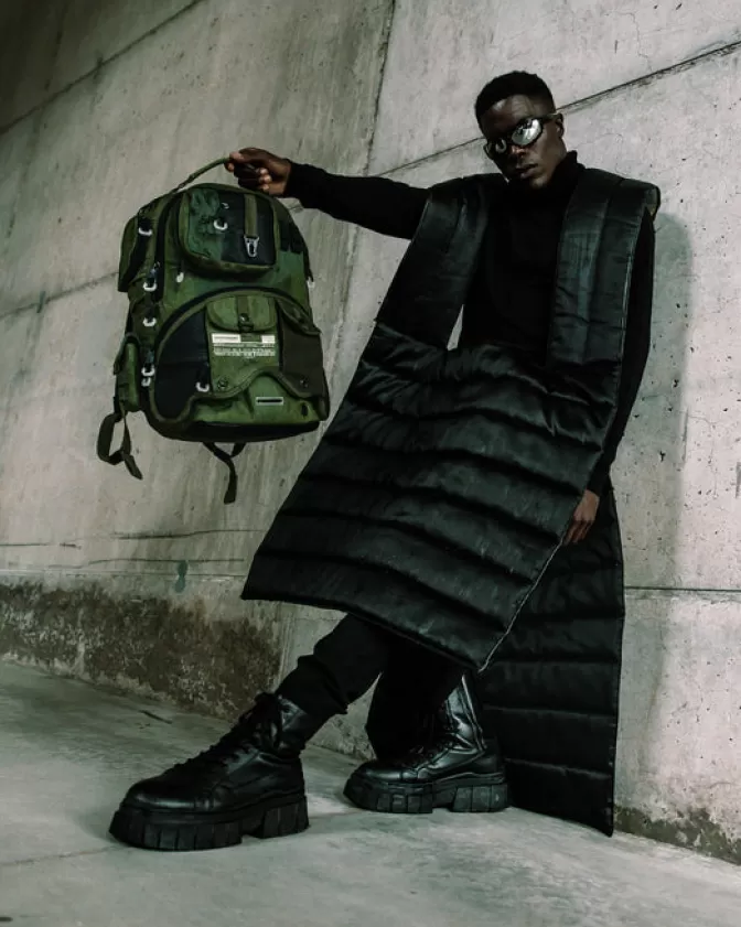 Sprayground Zaini Militari: Operazione Successo Tattico - Zaino Impermeabile con Tasche Speciali e Design Futurista (Edizione Limitata 2024)
