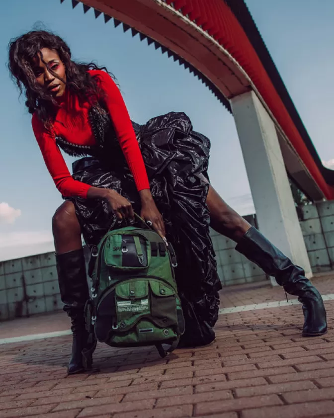 Sprayground Zaini Militari: Operazione Successo Tattico - Zaino Impermeabile con Tasche Speciali e Design Futurista (Edizione Limitata 2024)