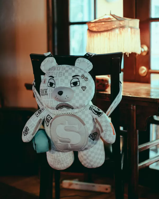 Zaini Sprayground Collezione Split the Check - Peluche MoneyBear con Design Orso Teddy (Edizione Limitata Perla)

：

Zaini Unicornio Sprayground - Linea Split the Check con Orsetto MoneyBear in Tessuto Perlato (Design Esclusivo)