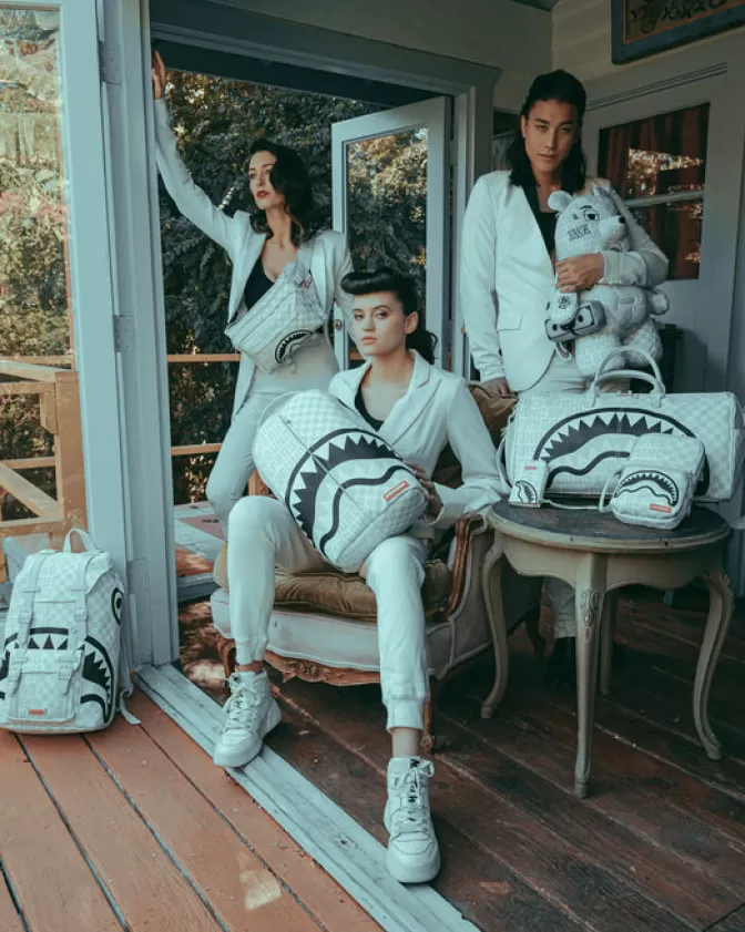 Zaini Sprayground Collezione Split the Check - Peluche MoneyBear con Design Orso Teddy (Edizione Limitata Perla)

：

Zaini Unicornio Sprayground - Linea Split the Check con Orsetto MoneyBear in Tessuto Perlato (Design Esclusivo)