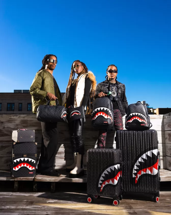 Valigia da Cabina Ultraleggera SharknauTECH Rigida - Design SprayGatti Revv | Nuova Linea Sprayground