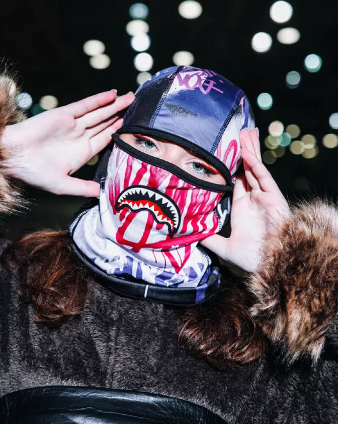 Passamontagna Sprayground - Essential Stile Urbano con Design Avveniristico | Accessori Invernali Tecnici per Temperature Estreme