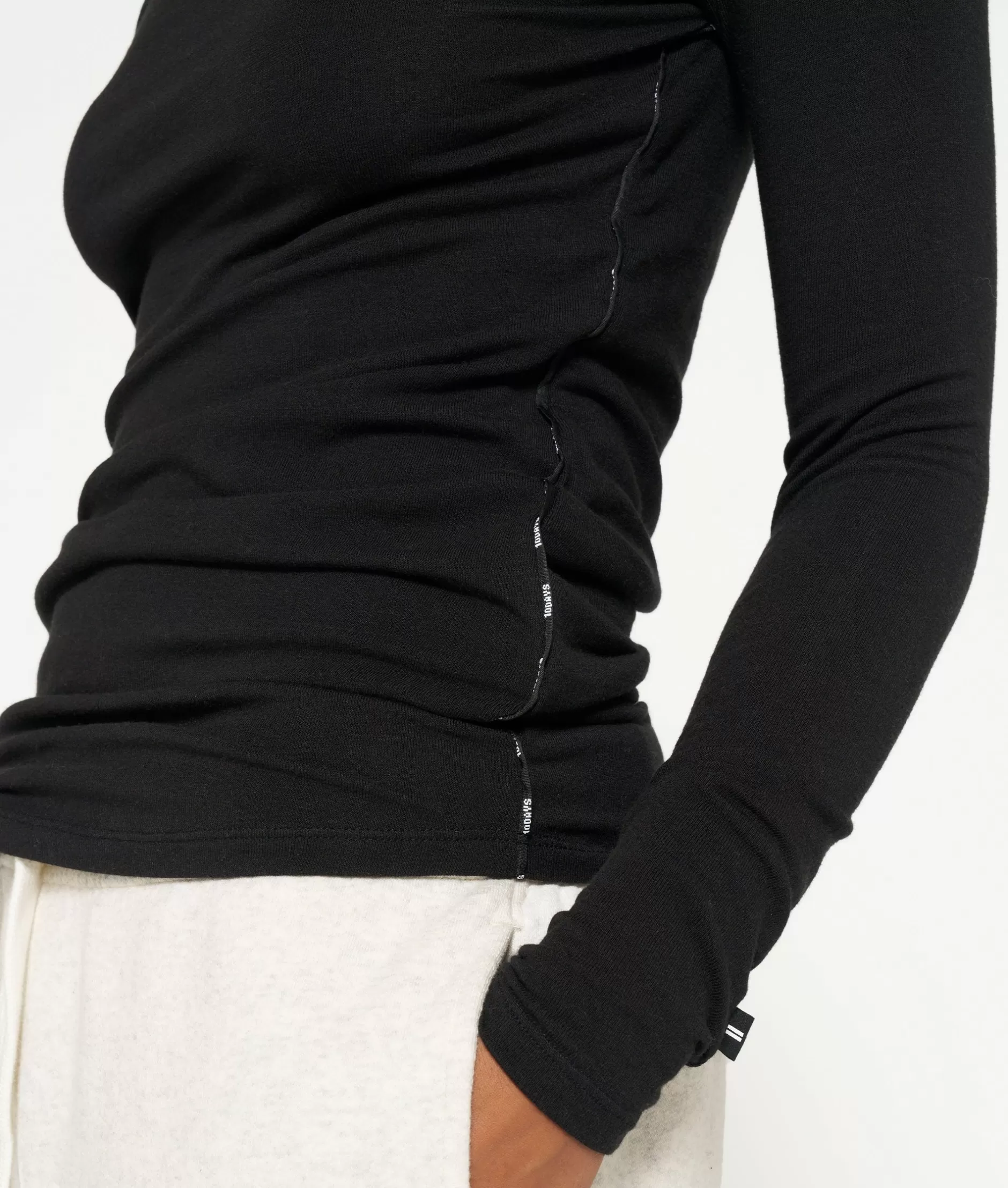 Maglia a Maniche Lunghe con Scollo a Barchetta - T-Shirt Confortevole in Cotone per Donna, Stile Minimal e Versatile per 10 Giorni di Abbinamenti, Ideale per Stilare un Guardaroba Essenziale
