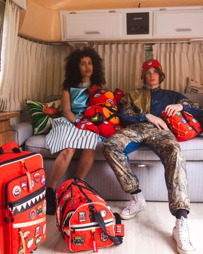 Valigia Cabina Compatta Sprayground - Design Avanguardista per Viaggi Globali | Saldi Esclusivi su Bagagli da Trasporto Premium