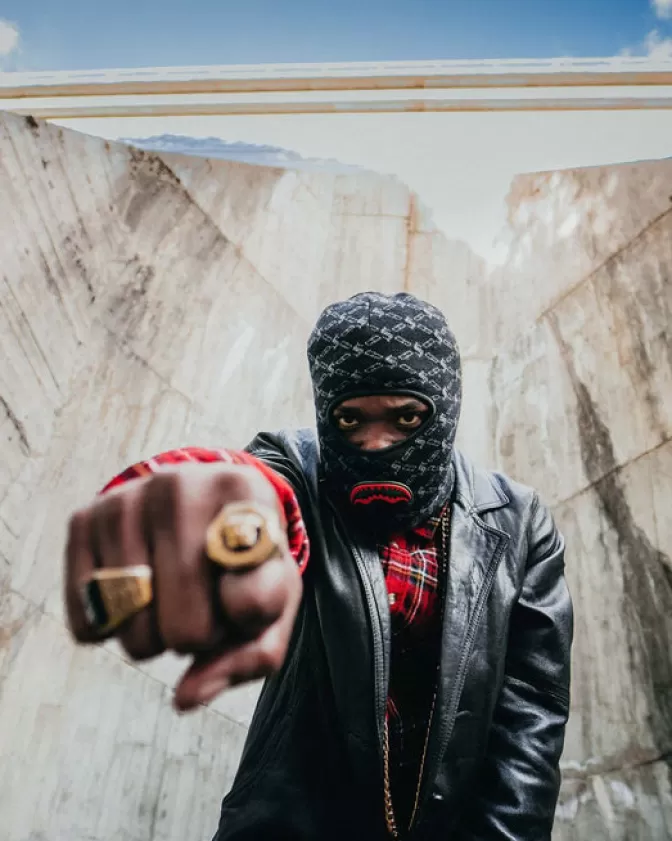 Passamontagna Sprayground - Il Padrino Edition  
Protezione termica premium per climi polari  
Accessori invernali con design iconico
