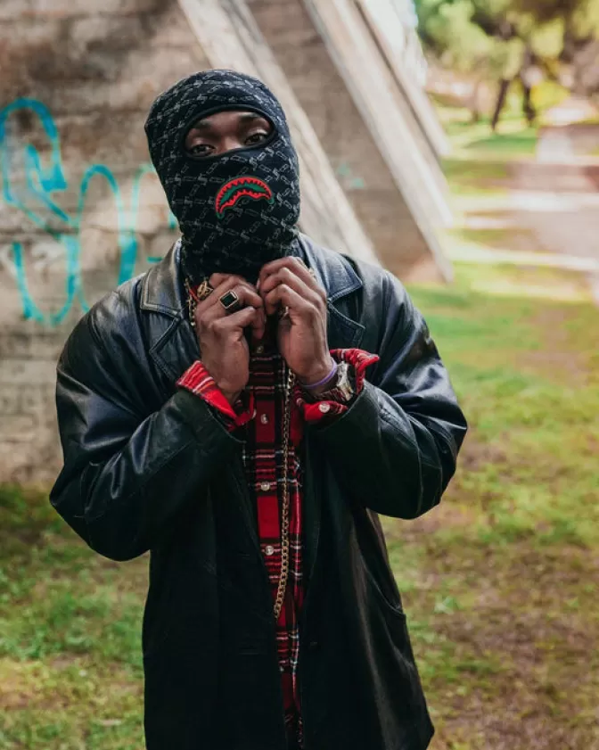 Passamontagna Sprayground - Il Padrino Edition  
Protezione termica premium per climi polari  
Accessori invernali con design iconico