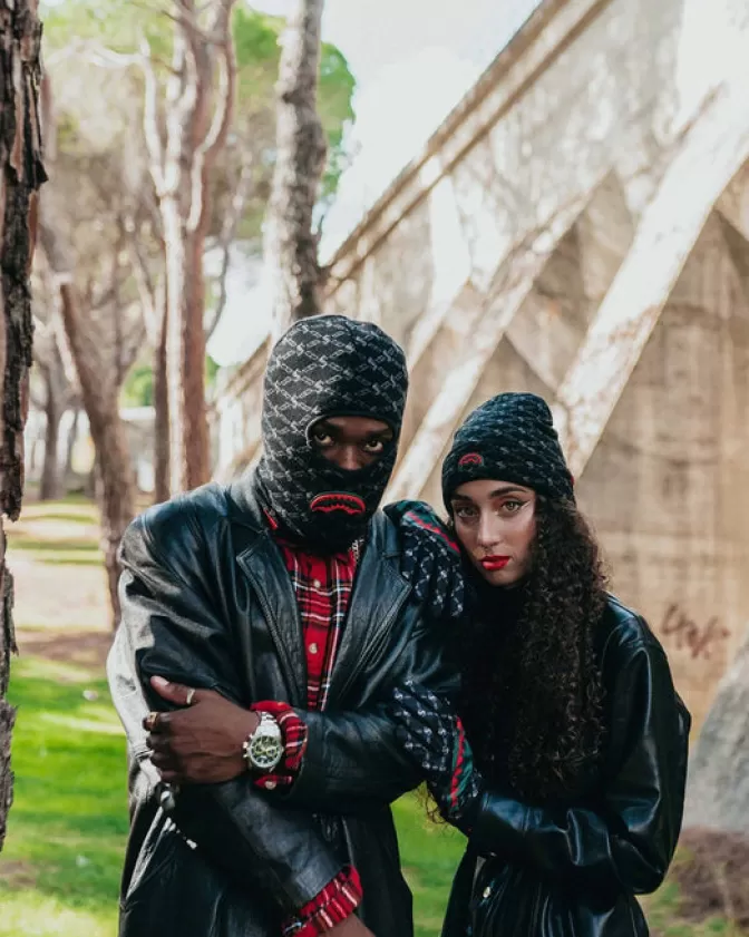 Passamontagna Sprayground - Il Padrino Edition  
Protezione termica premium per climi polari  
Accessori invernali con design iconico