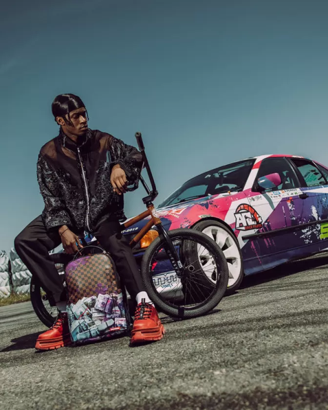 Zaino Sprayground Furto Urbano - Modello DLXV con Tasche Antifurto e Design Irriverente