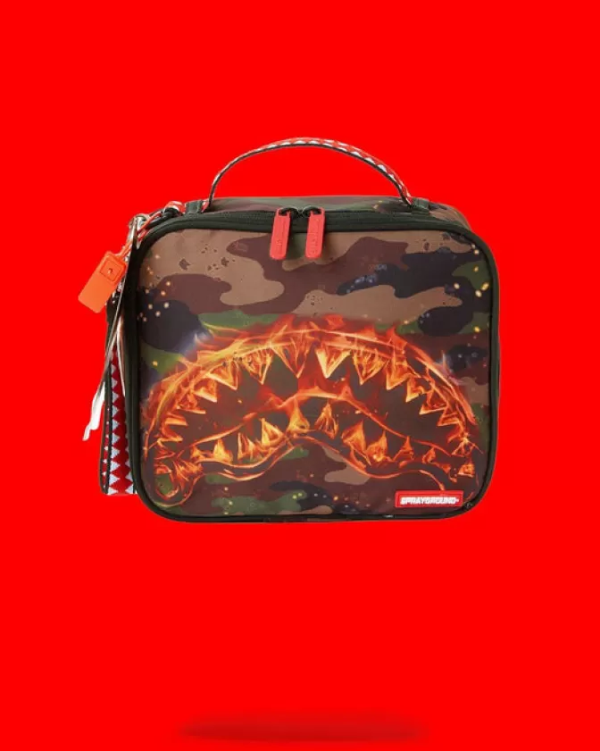 Sprayground Presenta! Kit Snack Lil Tjay - Energia Istantanea al Tuo Stile  

Zaino Tascabile Sprayground x Lil Tjay - Carica Rapida Snack Edition  

Edizione Speciale Sprayground: Pacchetto Snack Veloce Firmato Lil Tjay  

Snack Pack Esclusivo - La Scossa Energetica di Lil Tjay by Sprayground  

Confezione Snack Sprayground: Turbo Boost Stile Lil Tjay