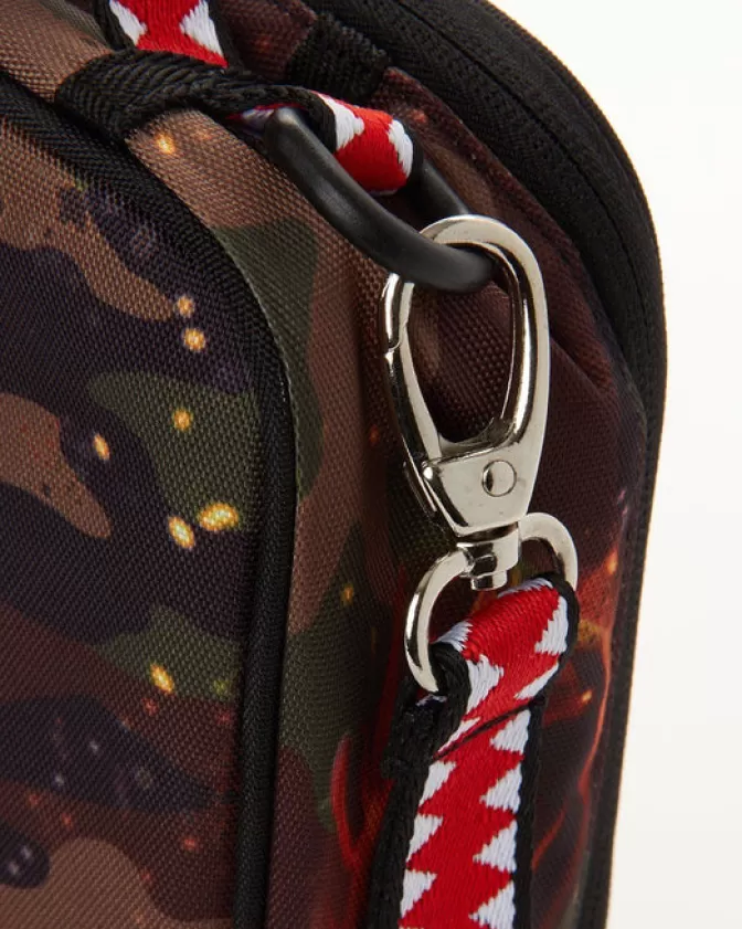 Sprayground Presenta! Kit Snack Lil Tjay - Energia Istantanea al Tuo Stile  

Zaino Tascabile Sprayground x Lil Tjay - Carica Rapida Snack Edition  

Edizione Speciale Sprayground: Pacchetto Snack Veloce Firmato Lil Tjay  

Snack Pack Esclusivo - La Scossa Energetica di Lil Tjay by Sprayground  

Confezione Snack Sprayground: Turbo Boost Stile Lil Tjay