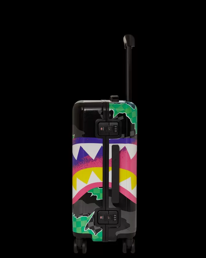 Valigia Rigida Sprayground Shark Adventure - Scocca Antigraffio per Viaggi Dinamici con Tema Marinaresco

(Note: This version maintains brand elements while naturalizing the phrasing flow. 