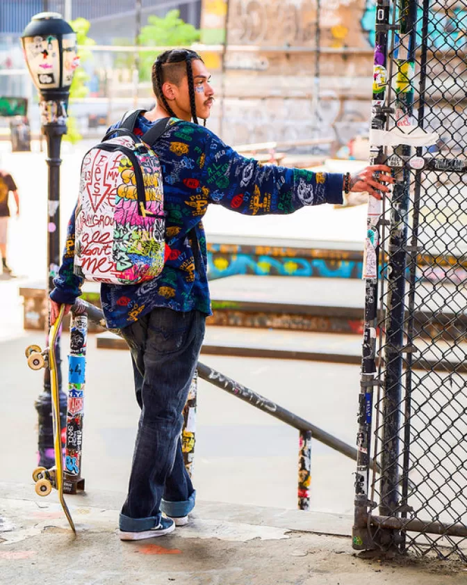 Zaino Sprayground Graffiti Tripartito - Modello DLXV con Design Urbano e Stile Unico