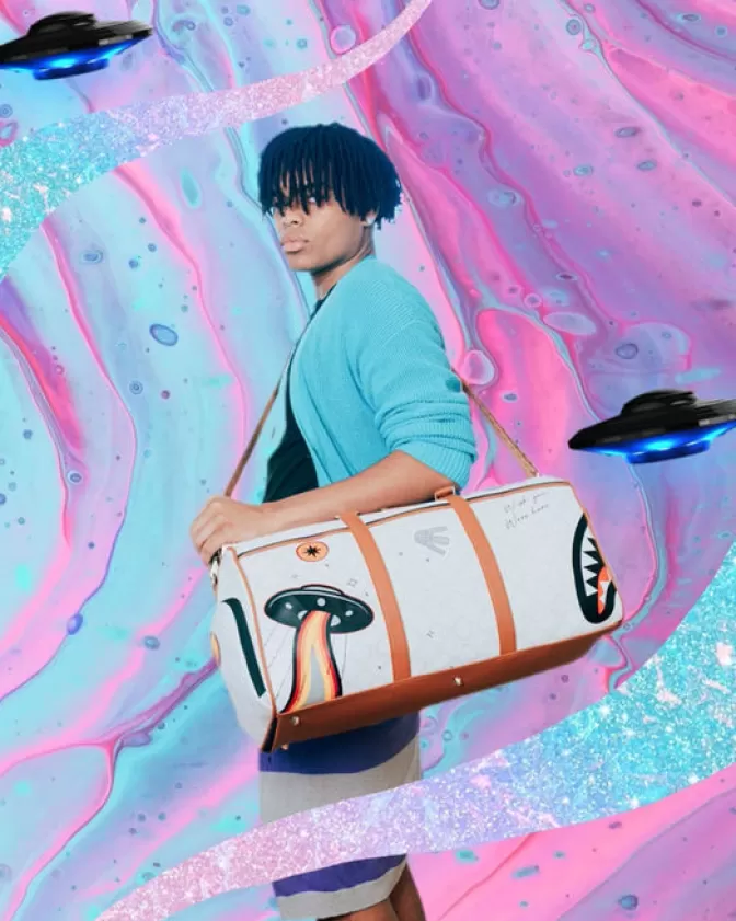 Sprayground Borsone Futuristico UFO - Design Avveniristico Ispirato agli Extraterrestri

(：，