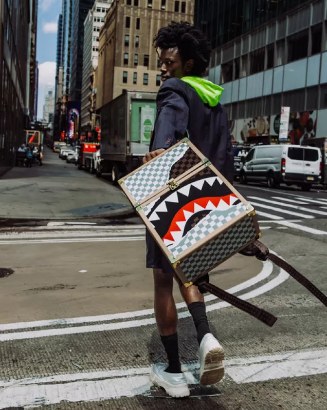 Zaino Sprayground Collezione Endeavour Impetuoso II - Design Shark Chaturanga Modello 1900 per Avventure Urbane