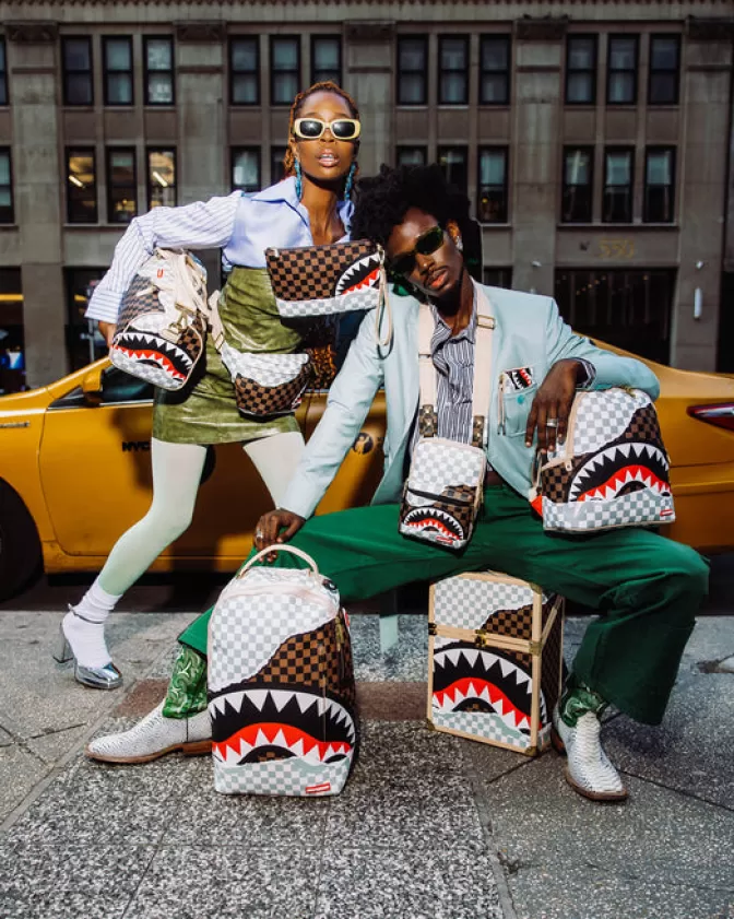 Zaino Sprayground Collezione Endeavour Impetuoso II - Design Shark Chaturanga Modello 1900 per Avventure Urbane