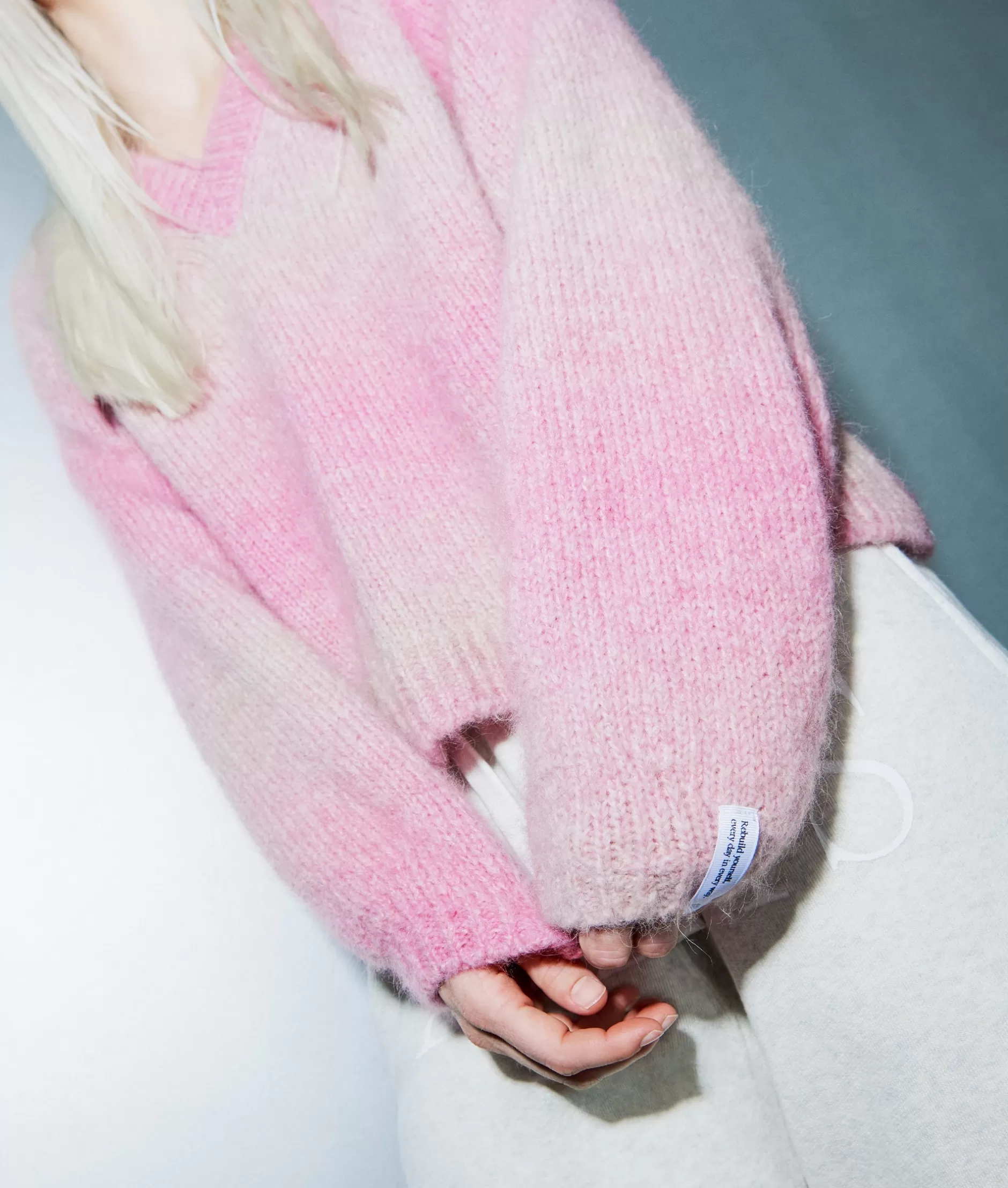 Maglione Donna 10DAYS con Scollo a V - Lavorazione a Gradiente per un Look Autunnale Elegante