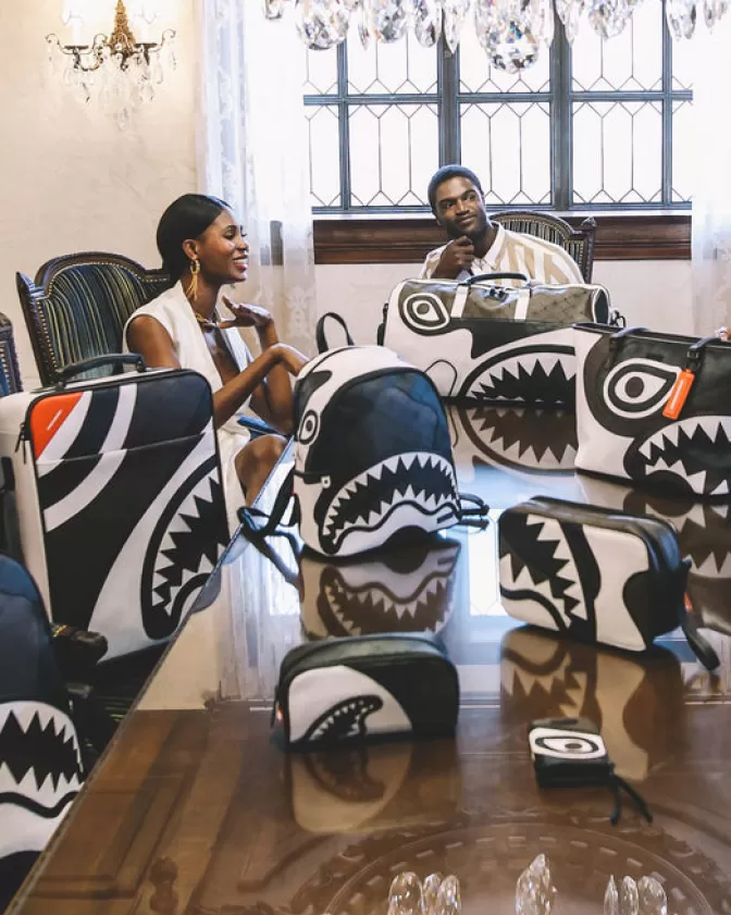 Sprayground Tribù Selvaggia - Zaini Limited Edition per Veri Intrepidi 

(Edizione Esclusiva con Design Ribelle)