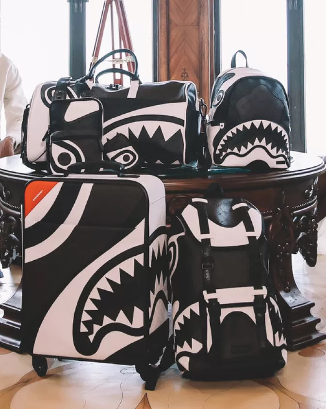 Sprayground Tribù Selvaggia - Zaini Limited Edition per Veri Intrepidi 

(Edizione Esclusiva con Design Ribelle)