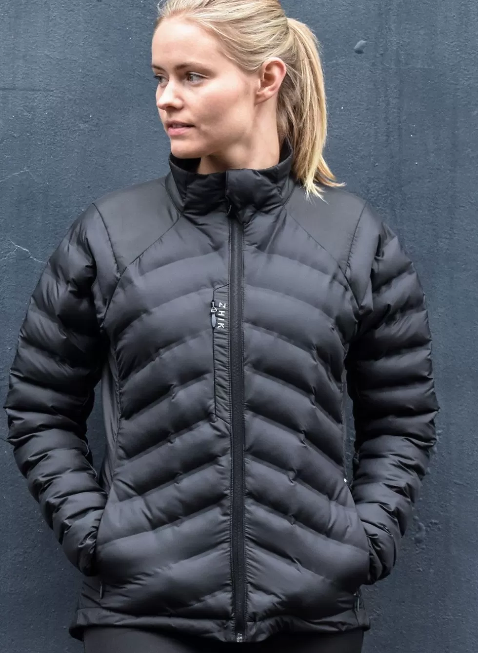 Giacca Termica Donna Elegante Nero Opaco con Isolamento Termico Avanzato e Tessuto Tecnico Impermeabile