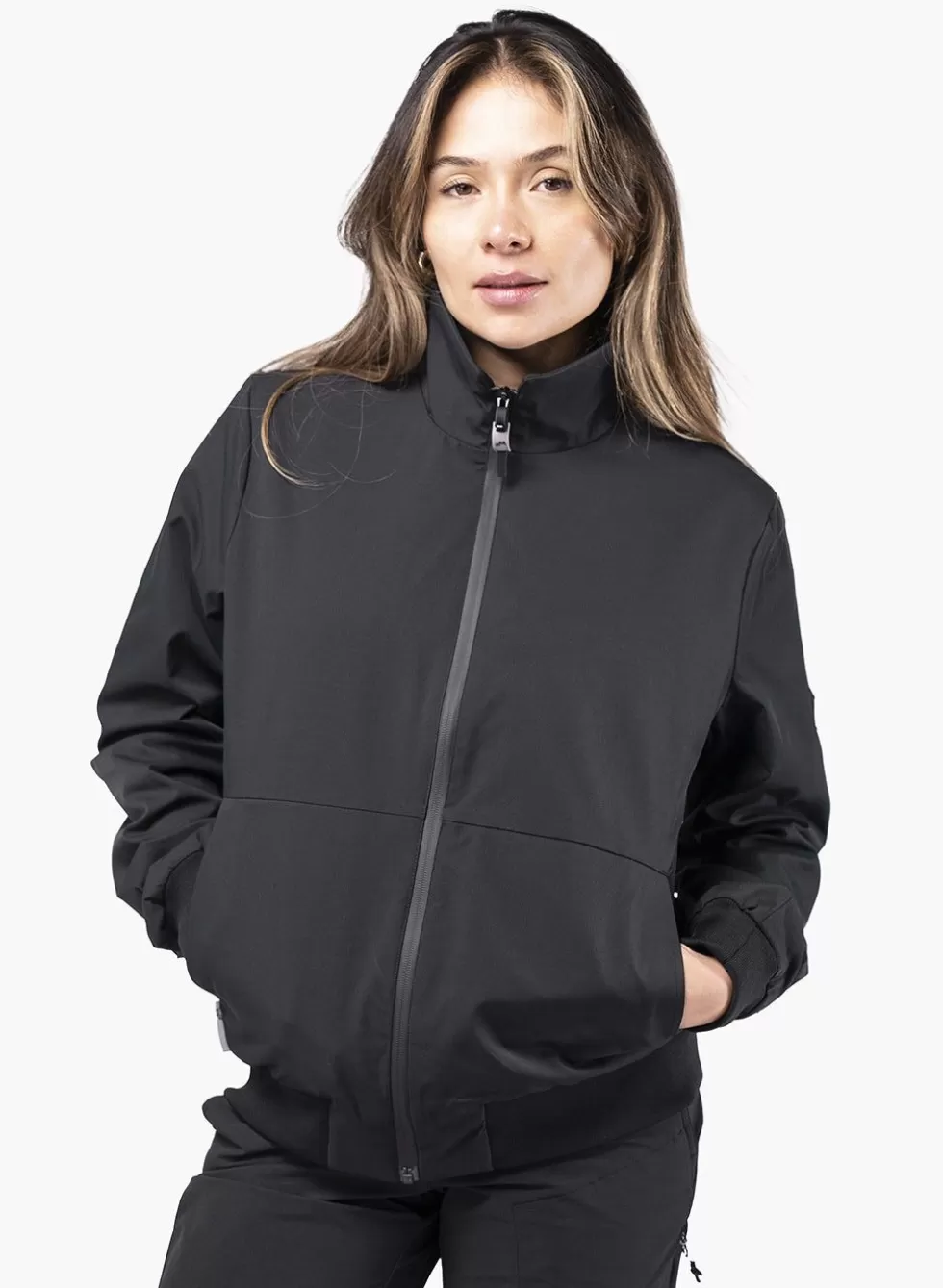 Giacca bomber donna: il top per stile e funzionalità in tonalità nera  
Perfetta come strato intermedio, ideale per look urbani e outdoor  
Design femminile con dettagli tecnici per massima versatilità