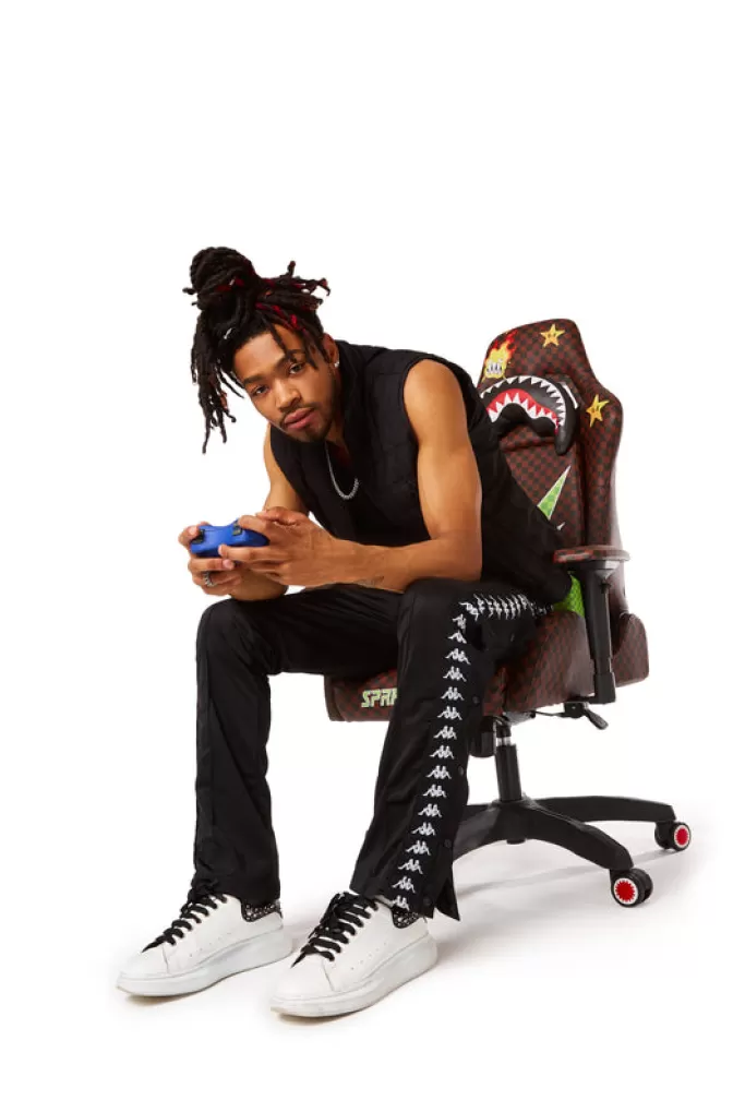Sprayground Presenta: Poltrona Gaming WTF - Edizione Limitata Esclusiva

(Alternativa 1) Sprayground Serie Premium: Sedia da Gioco WTF - Pezzo Collezionistico Rarissimo

(Alternativa 2) Poltrone Gaming Sprayground - Modello WTF in Edizione Numerata Limitata