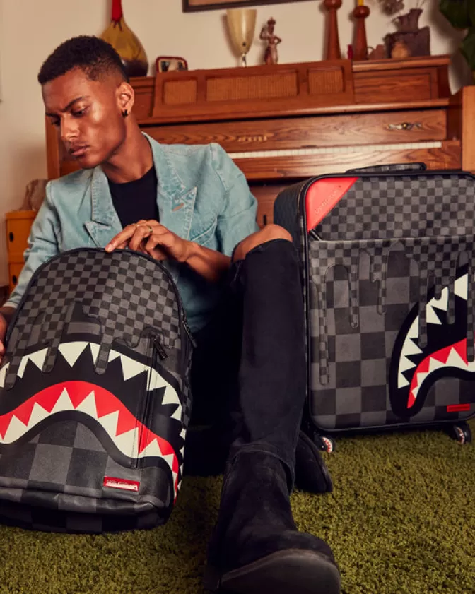 Valigia Cabina Sprayground XTC - Squali Grigi Stile Parigi, Design Jet-Setter con Prezzo Top 

(：，