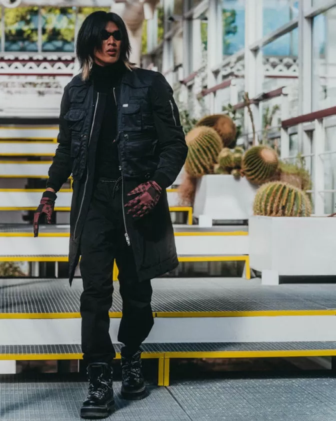 Guanti Sprayground XTC Shark - Edizione Limitata Parigi per Temperature Estreme 

Design esclusivo con tecnologia termica avanzata, ideale per sport invernali e avventure urbane.