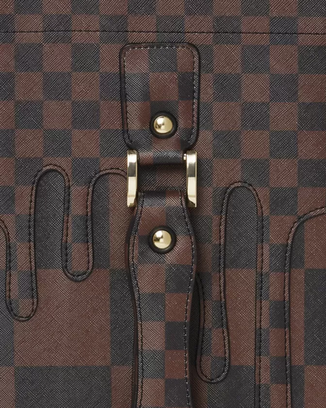 Valigia a mano Sprayground XTC - Squali di Parigi con Stile Avventuroso per Viaggiatori Intrepidi 

Design Esclusivo Jet Set: Bagaglio Cabina Moderno con Tema Squali Urbani 

Viaggia con Stile - Sprayground Collezione Parisienne per Globetrotter Fashion