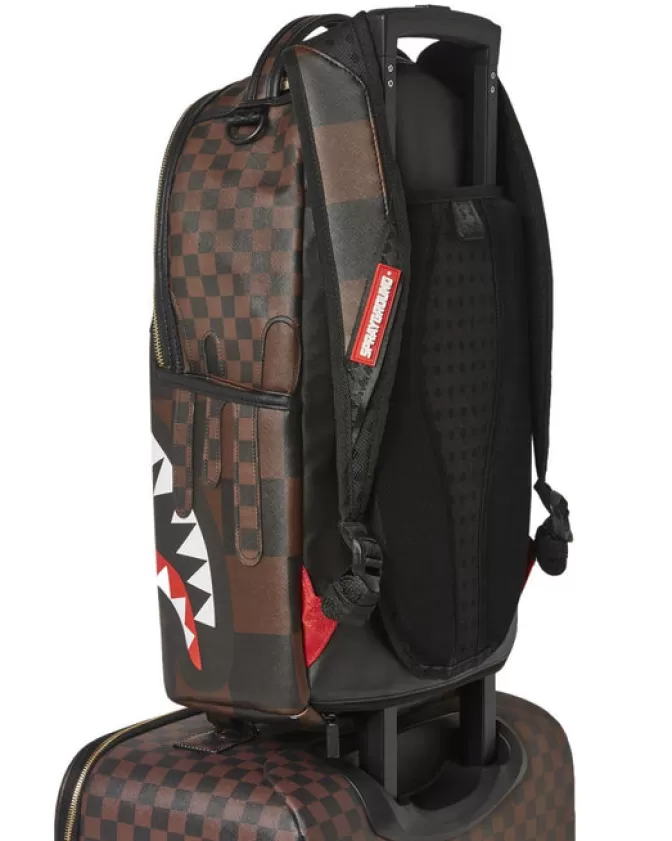 Valigia a mano Sprayground XTC - Squali di Parigi con Stile Avventuroso per Viaggiatori Intrepidi 

Design Esclusivo Jet Set: Bagaglio Cabina Moderno con Tema Squali Urbani 

Viaggia con Stile - Sprayground Collezione Parisienne per Globetrotter Fashion