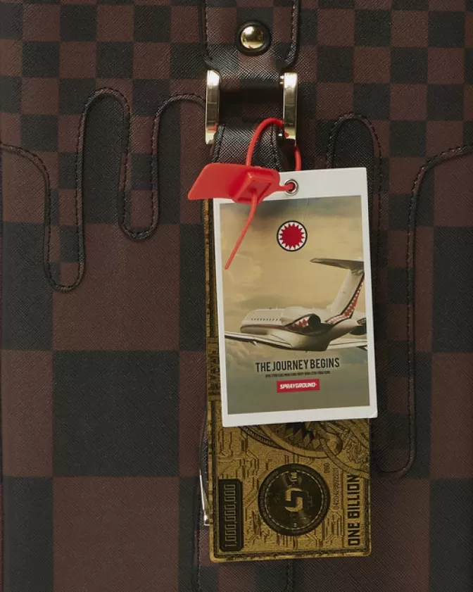 Valigia a mano Sprayground XTC - Squali di Parigi con Stile Avventuroso per Viaggiatori Intrepidi 

Design Esclusivo Jet Set: Bagaglio Cabina Moderno con Tema Squali Urbani 

Viaggia con Stile - Sprayground Collezione Parisienne per Globetrotter Fashion